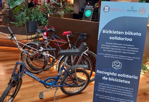 Punto de recogida de bicicletas en el centro comercial